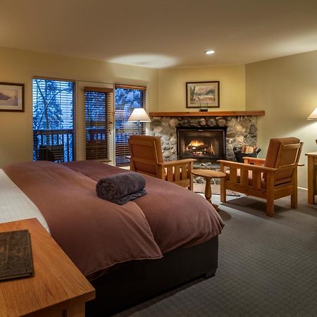 Emerald Lake Lodge Филд Экстерьер фото