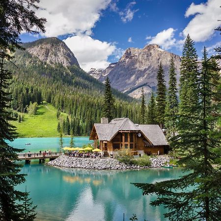 Emerald Lake Lodge Филд Экстерьер фото