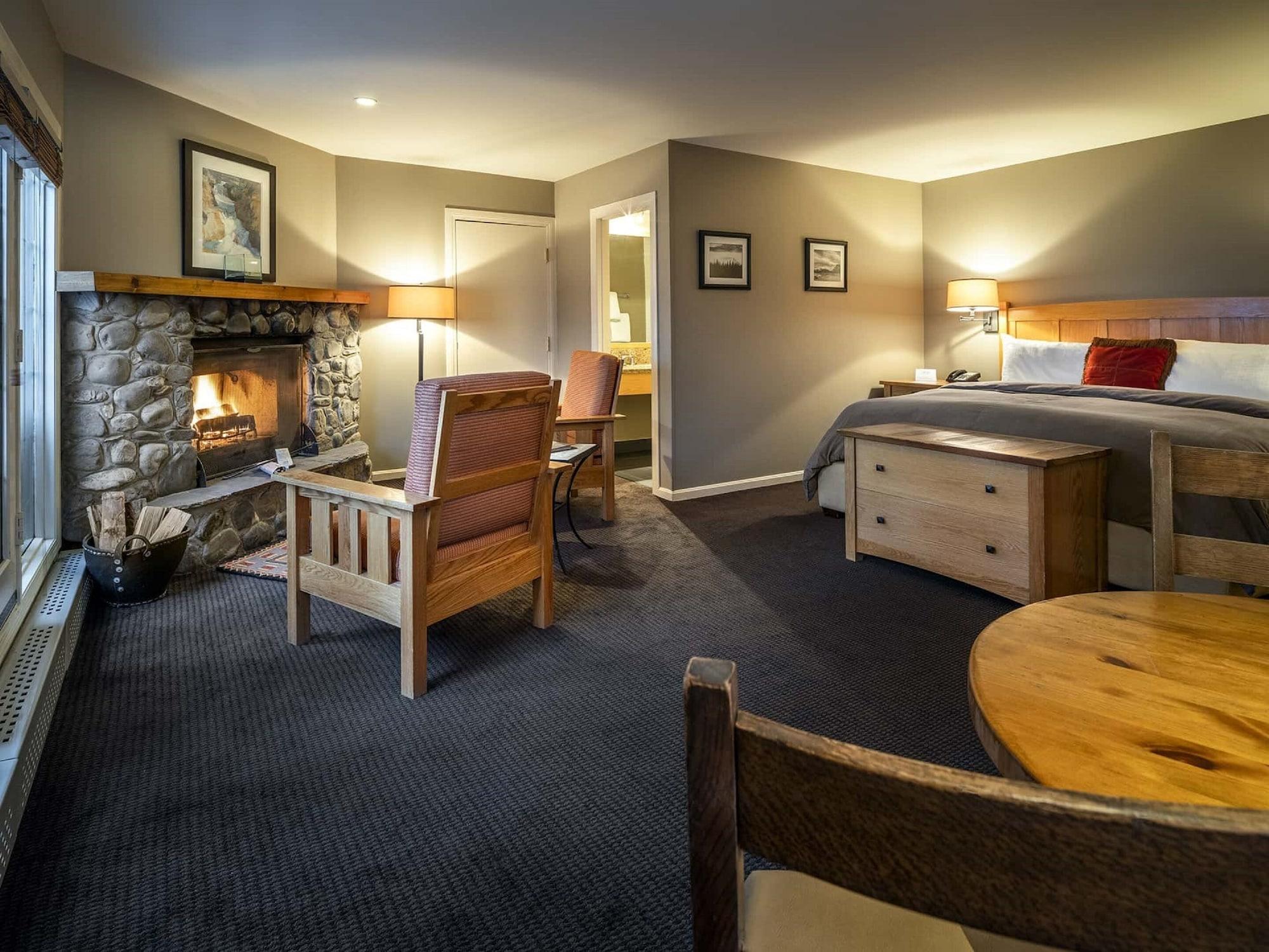 Emerald Lake Lodge Филд Экстерьер фото