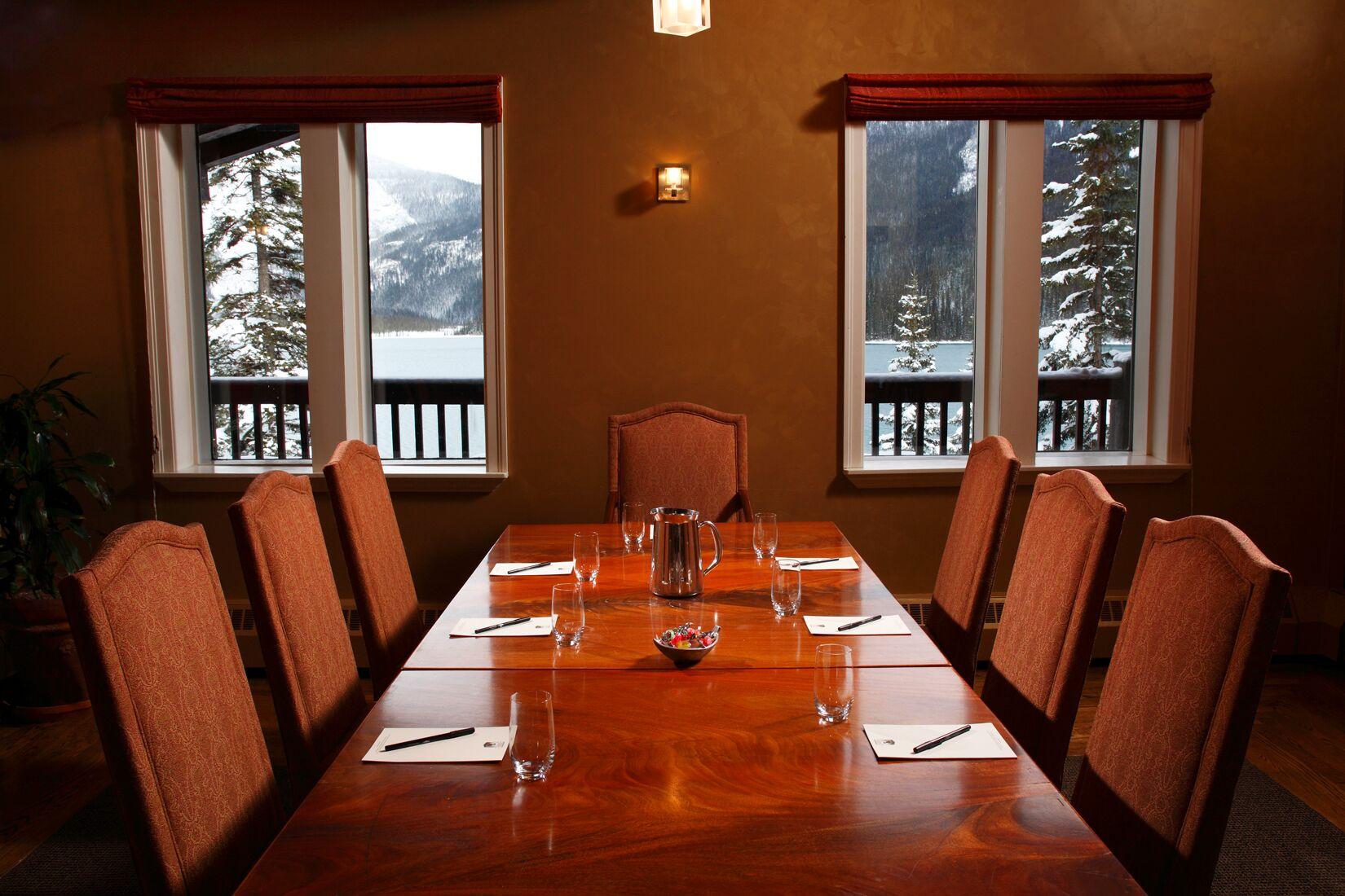 Emerald Lake Lodge Филд Экстерьер фото