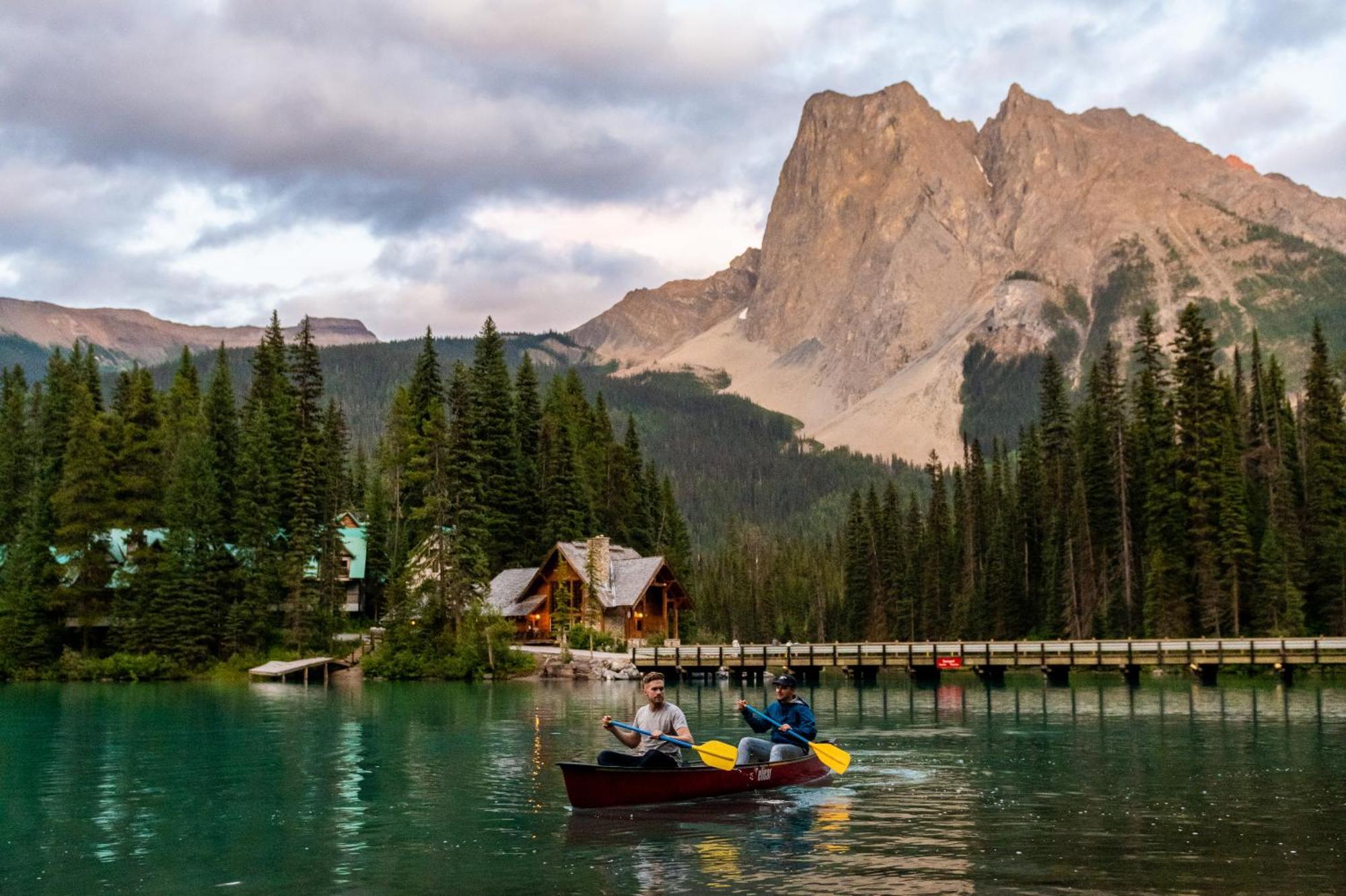 Emerald Lake Lodge Филд Экстерьер фото