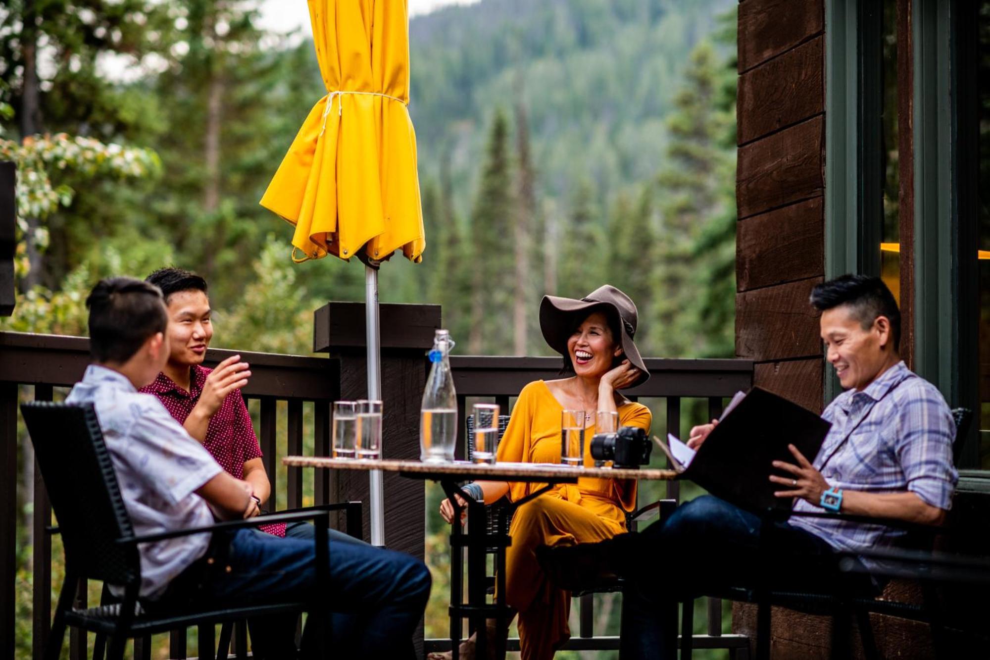 Emerald Lake Lodge Филд Экстерьер фото