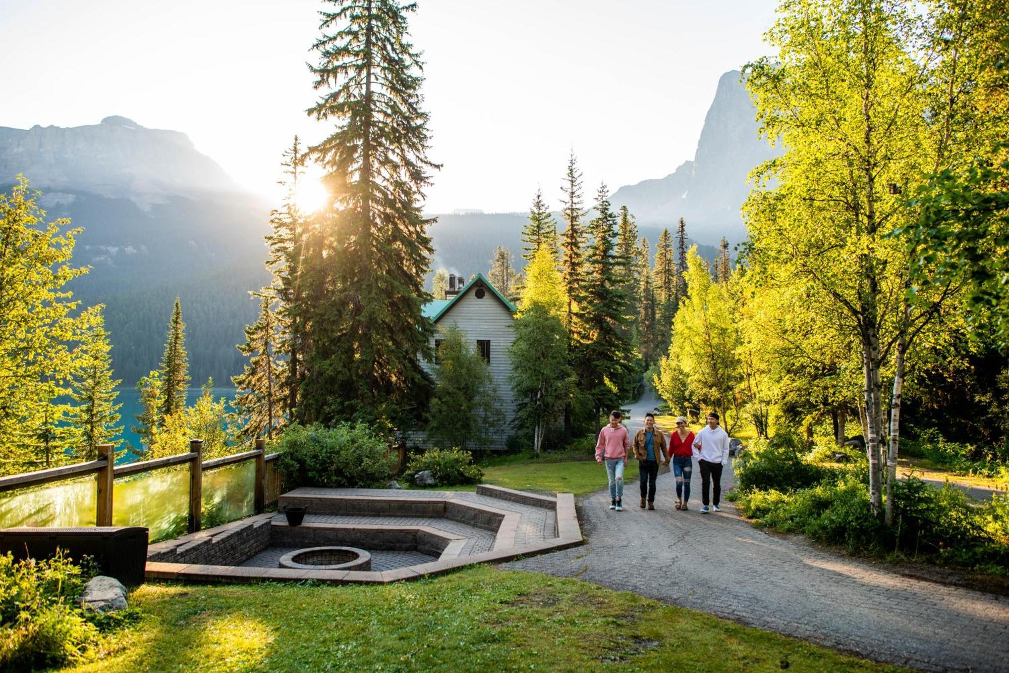 Emerald Lake Lodge Филд Экстерьер фото