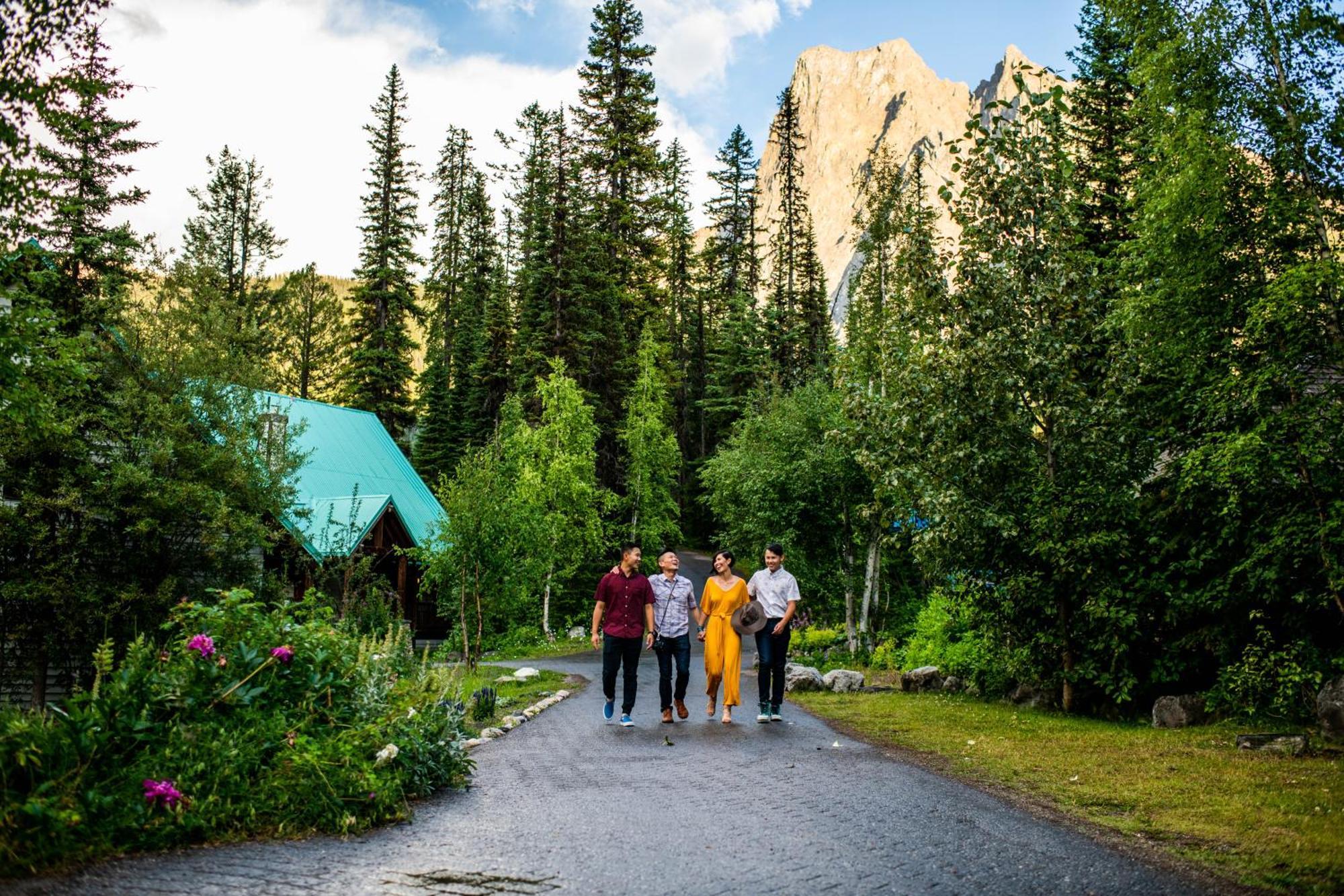 Emerald Lake Lodge Филд Экстерьер фото
