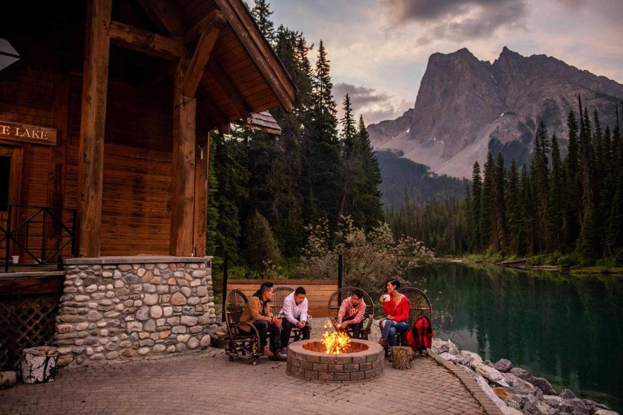 Emerald Lake Lodge Филд Экстерьер фото