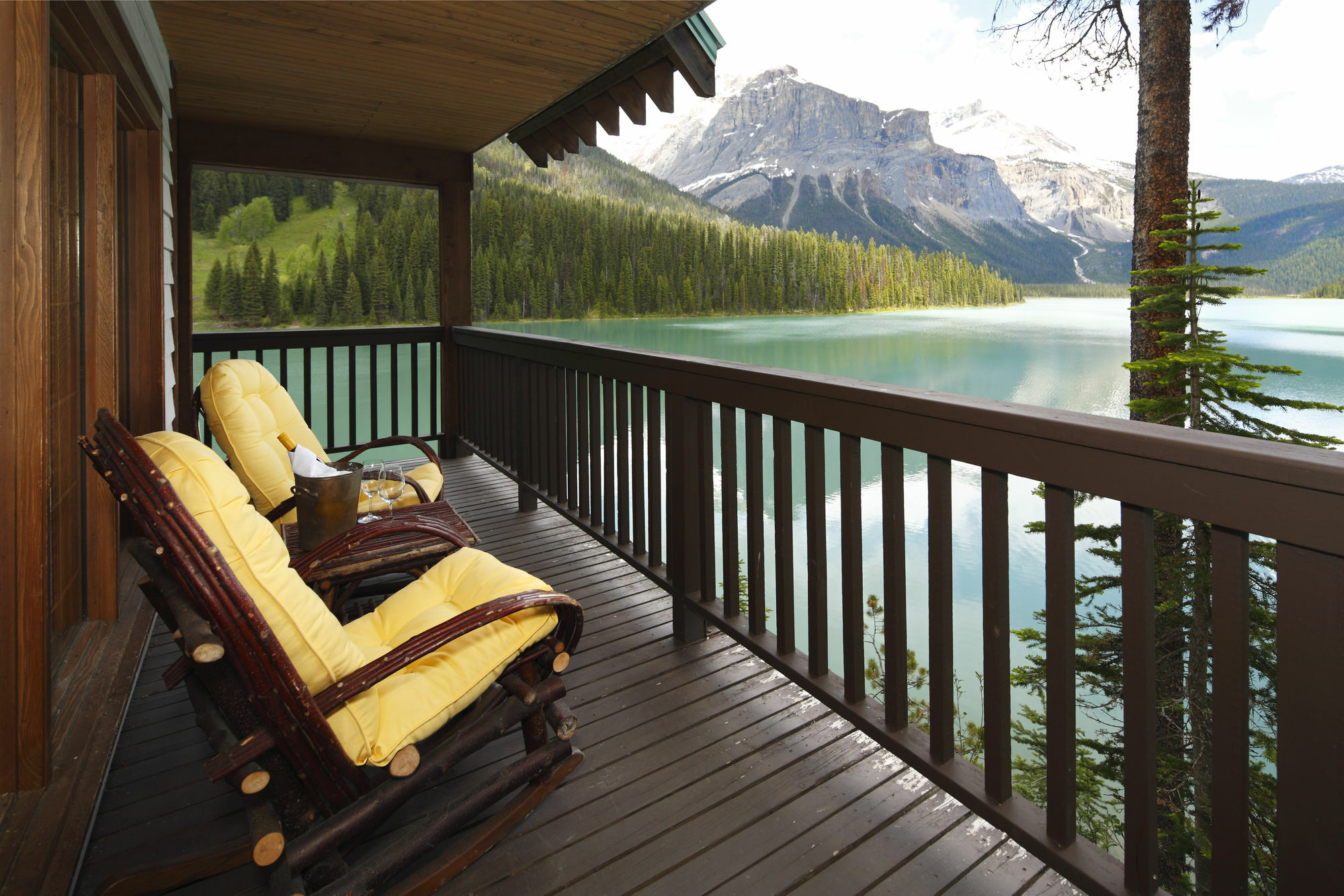 Emerald Lake Lodge Филд Экстерьер фото