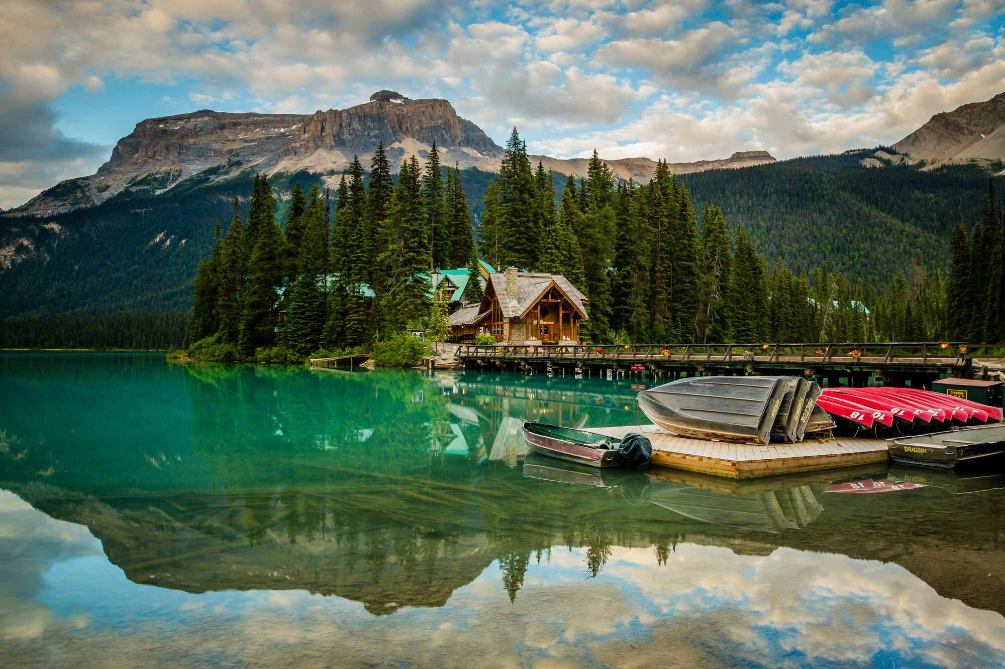 Emerald Lake Lodge Филд Экстерьер фото